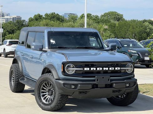 Used 2025 Ford Bronco Outer Banks AWD/4WD image 2
