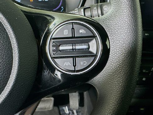 Used 2023 Kia Soul S FWD image 17