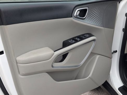 Used 2024 Kia Soul LX image 14