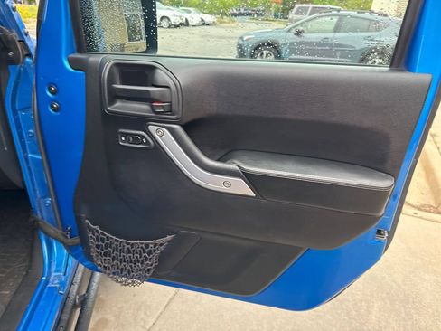 Used 2016 Jeep Wrangler Unlimited Rubicon AWD/4WD image 16