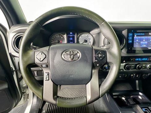 Used 2016 Toyota Tacoma TRD Sport w/ Premium & Technology Package RWD image 17