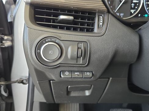 Used 2020 Buick Envision Premium w/ Driver Confidence Package AWD/4WD image 24