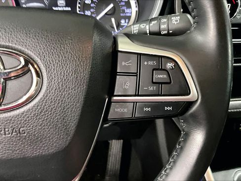 Used 2022 Toyota Highlander XSE FWD image 49