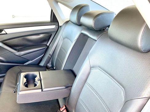 Used 2012 Volkswagen Passat 2.5 SE FWD image 12