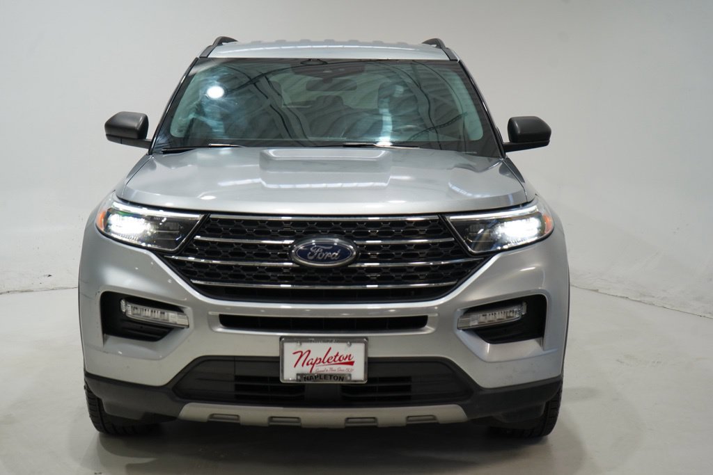 Used 2024 Ford Explorer XLT w/ Equipment Group 202A AWD/4WD image 2