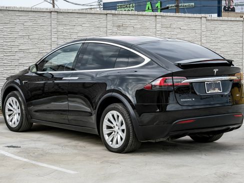 Used 2017 Tesla Model X 90D image 13