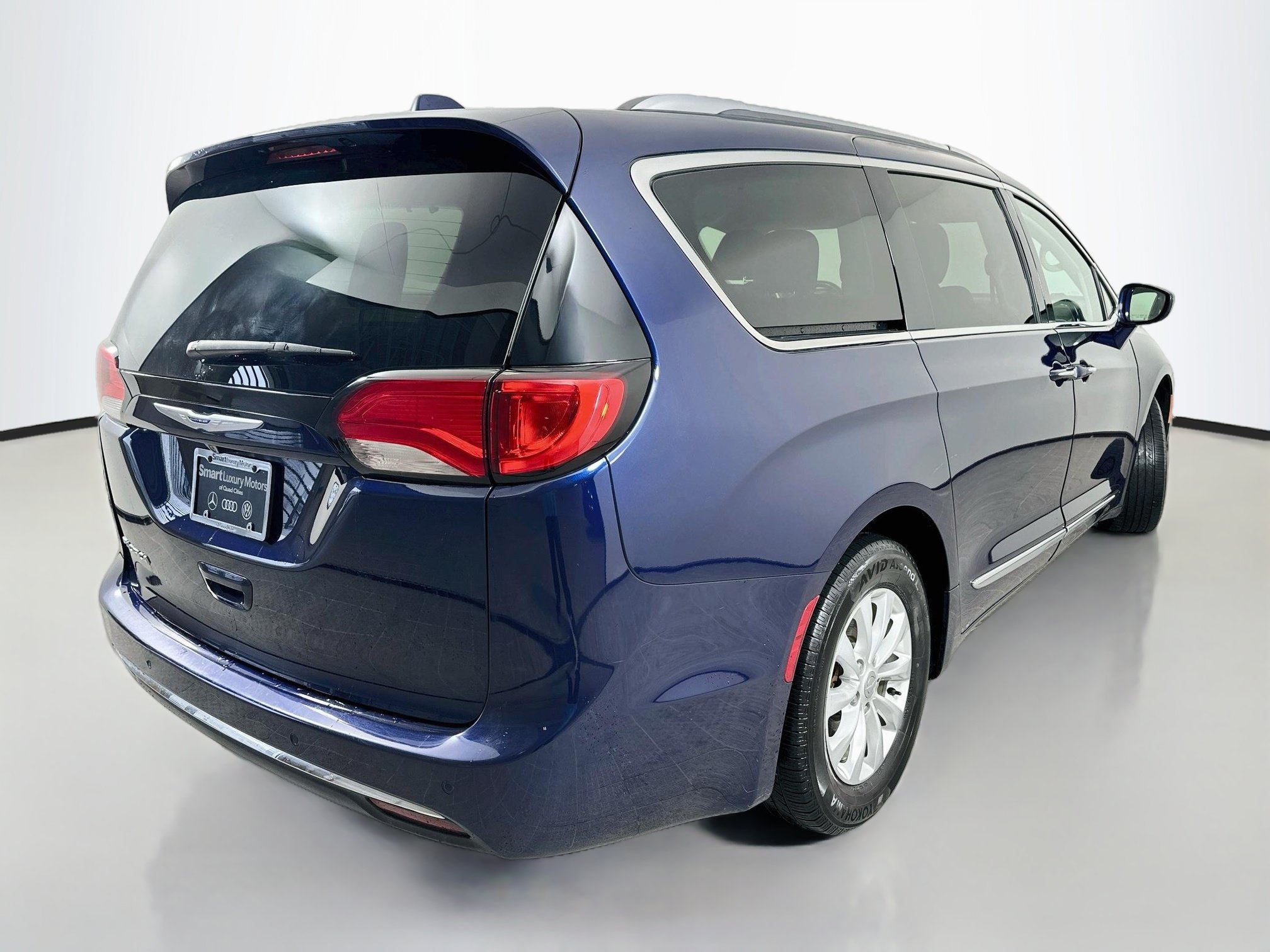 Used 2018 Chrysler Pacifica Touring-L Plus FWD image 7