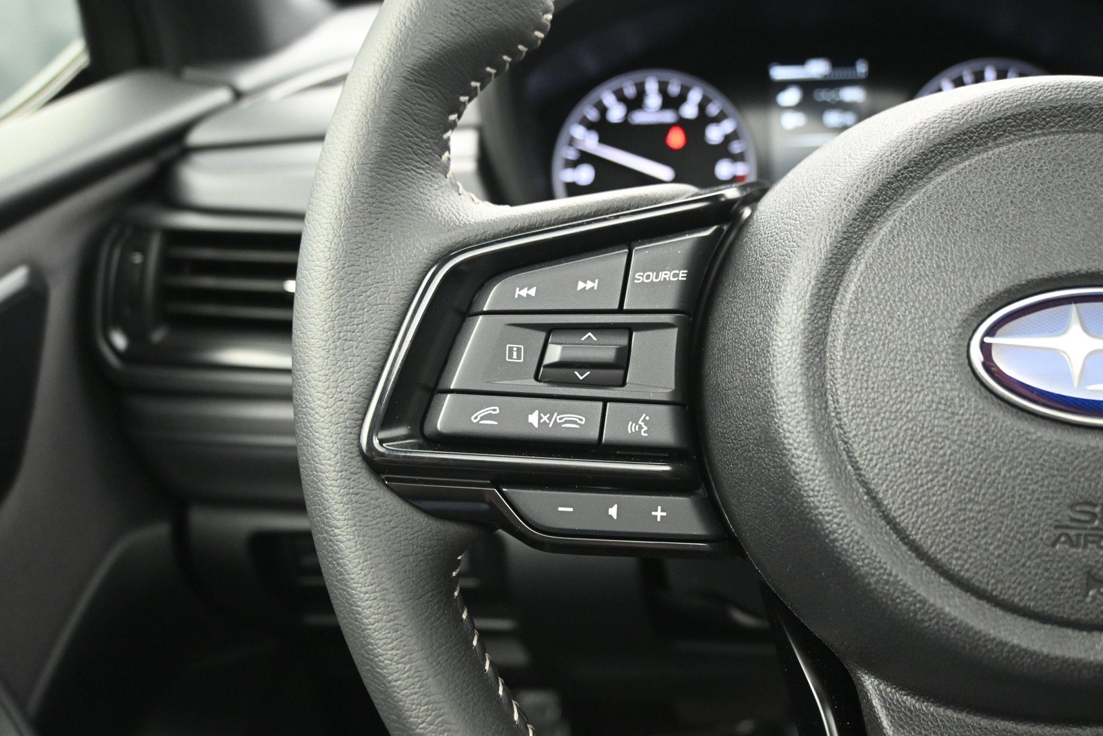 Used 2025 Subaru Forester Premium AWD/4WD image 21