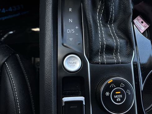 Used 2023 Volkswagen Atlas SE w/ Panoramic Sunroof Package image 17