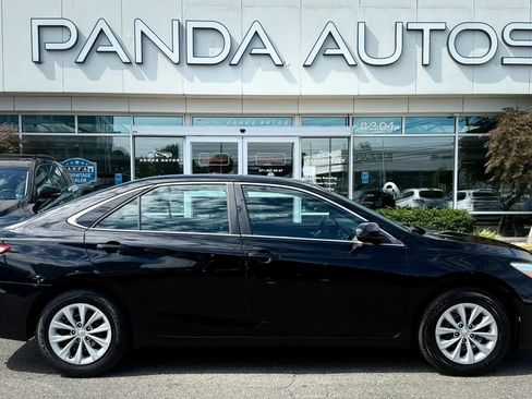 Used 2016 Toyota Camry LE FWD image 8