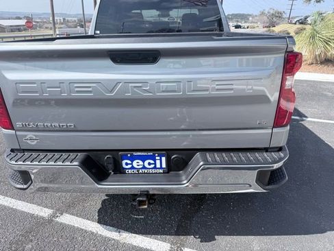 Used 2023 Chevrolet Silverado 1500 LT AWD/4WD image 12