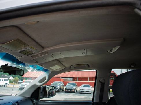 Used 2010 Toyota Tundra 4x4 Double Cab image 16