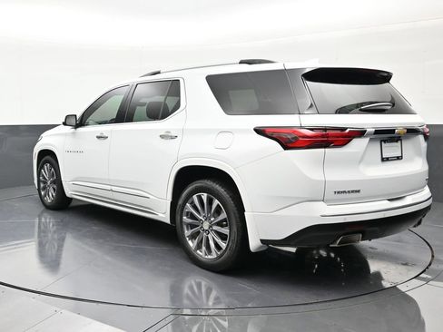 Used 2022 Chevrolet Traverse Premier FWD image 3