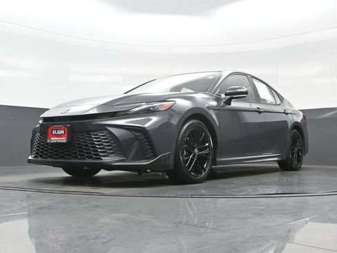 Used 2025 Toyota Camry SE FWD image 28