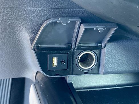 Used 2018 Toyota Camry SE FWD image 13