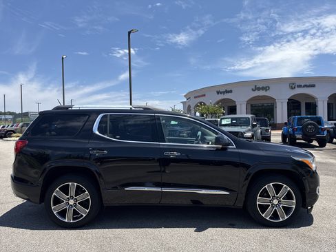 Used 2019 GMC Acadia Denali w/ Technology Package AWD/4WD image 8