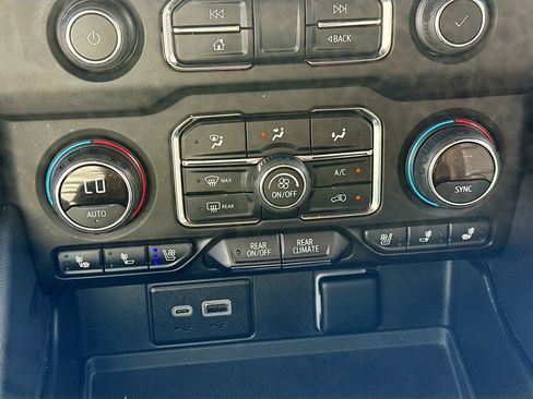 Used 2024 Chevrolet Suburban Premier AWD/4WD image 17