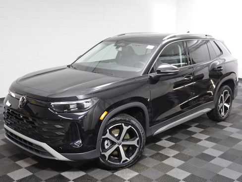New 2026 Volkswagen Tiguan SE image 2