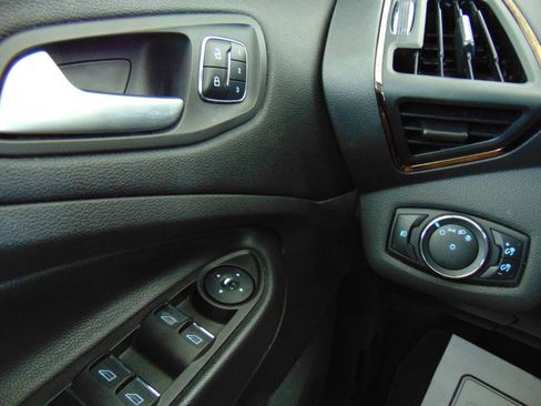 Used 2015 Ford Escape Titanium w/ Equipment Group 301A AWD/4WD image 10