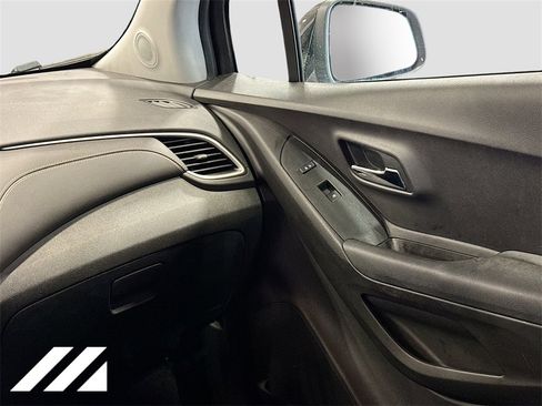 Used 2019 Chevrolet Trax LT w/ Redline Edition image 23