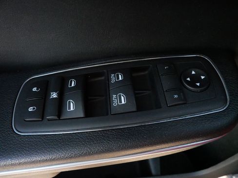 Used 2017 Chrysler 300 S image 19