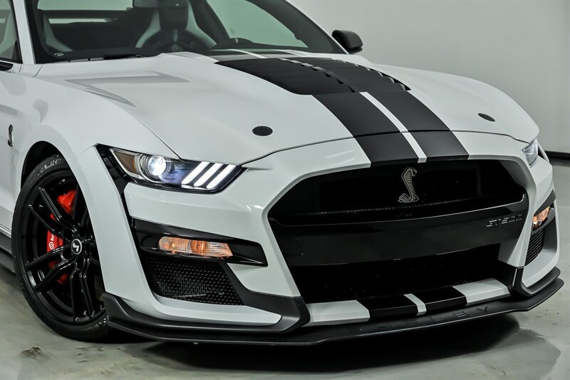 Used 2020 Ford Mustang Shelby GT500 w/ Carbon Fiber Track Pack RWD image 3