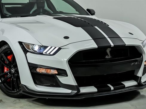 Used 2020 Ford Mustang Shelby GT500 w/ Carbon Fiber Track Pack RWD image 3