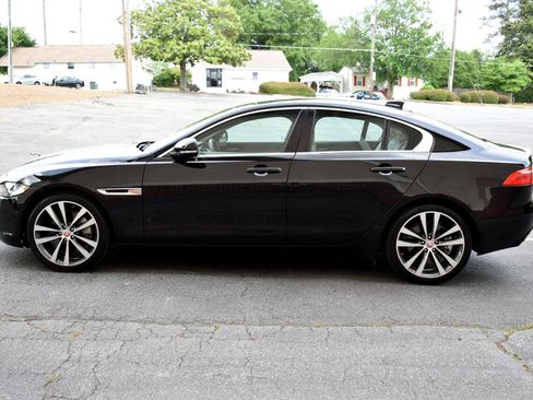 Used 2019 Jaguar XE Prestige image 10