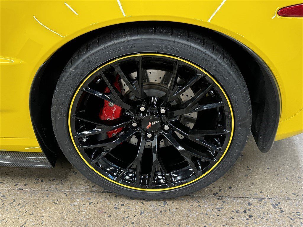 Used 2006 Chevrolet Corvette Z06 w/ Preferred Equipment Group RWD image 10