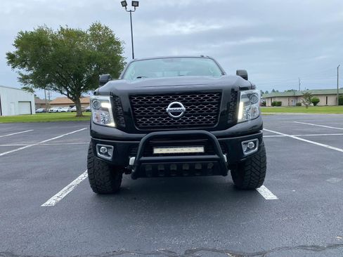 Used 2018 Nissan Titan PRO-4X w/ Pro-4x Convenience Package AWD/4WD image 3