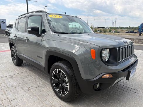Used 2023 Jeep Renegade Latitude AWD/4WD image 7