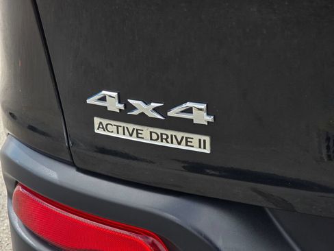 Used 2014 Jeep Cherokee Limited w/ Technology Group AWD/4WD image 15