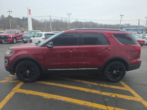 Used 2016 Ford Explorer XLT w/ Equipment Group 202A image 7