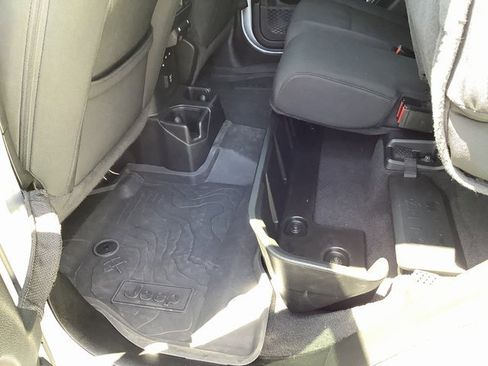 Used 2023 Jeep Gladiator Willys image 28