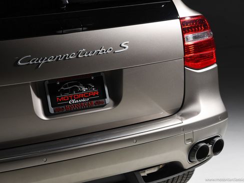 Used 2009 Porsche Cayenne Turbo S image 17