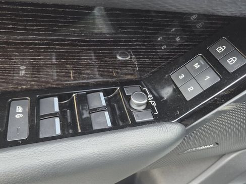 Used 2021 Land Rover Range Rover Velar R-Dynamic S image 13