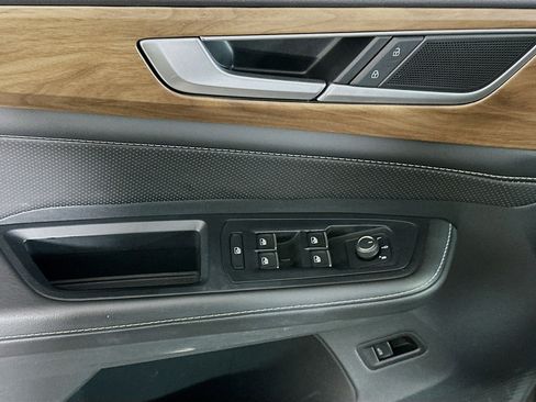 Used 2025 Volkswagen Atlas SE image 15