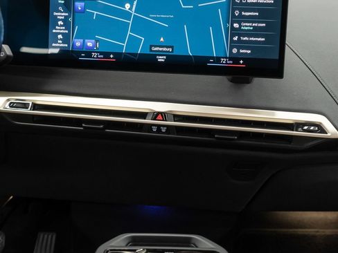 Used 2023 BMW iX xDrive50 w/ Sport Package AWD/4WD image 18