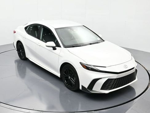 Used 2025 Toyota Camry SE image 29