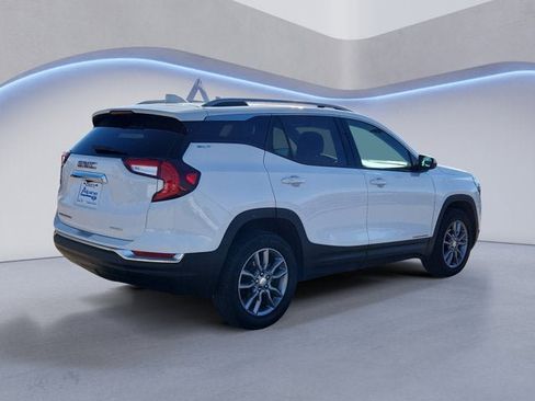 Used 2024 GMC Terrain SLT image 5