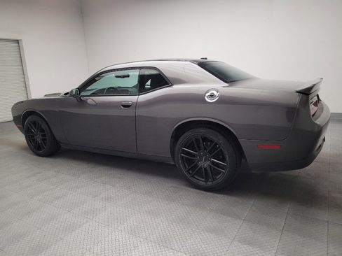Used 2018 Dodge Challenger SXT image 3