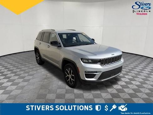Used 2023 Jeep Grand Cherokee Limited AWD/4WD image 3