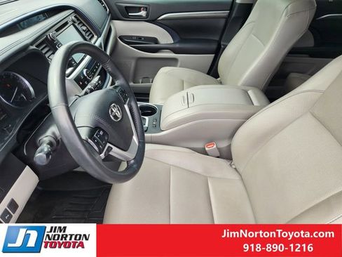 Used 2019 Toyota Highlander Limited Platinum image 15
