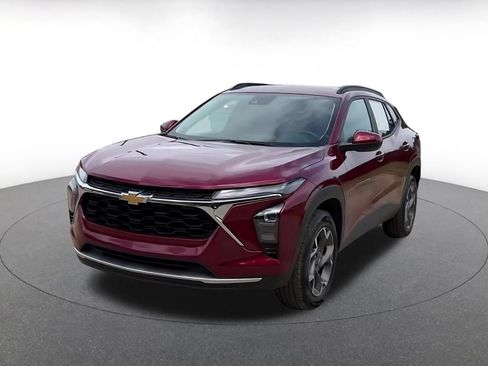 Used 2025 Chevrolet Trax LT FWD image 5