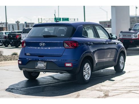 Used 2024 Hyundai Venue SE image 4