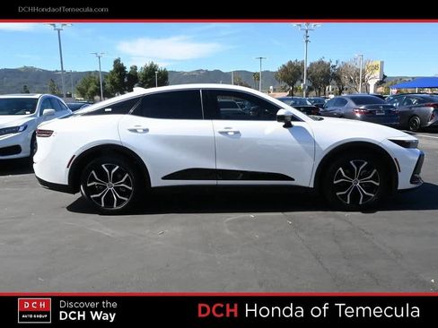 Used 2023 Toyota Crown Limited image 5