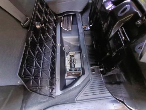 Used 2018 Toyota Tacoma SR5 w/ SR5 Appearance Package (SM) RWD image 61