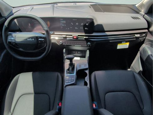New 2026 Kia Sportage EX image 16