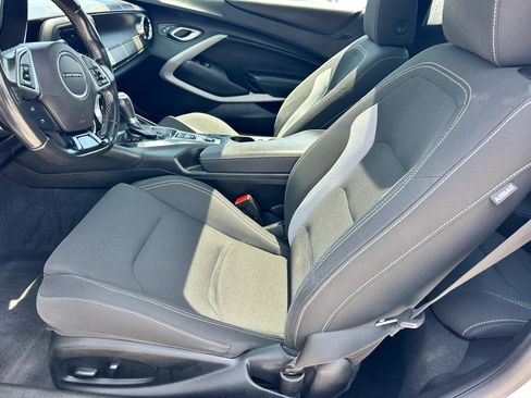 Used 2022 Chevrolet Camaro LT RWD image 7
