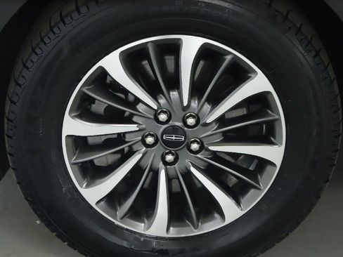 Certified 2022 Lincoln Nautilus Reserve image 39